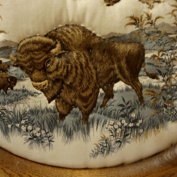 Vintage Oval Handmade Quilted Bisons & Eagles Solid Wood Framed 12"x10" - Picture 3 of 7